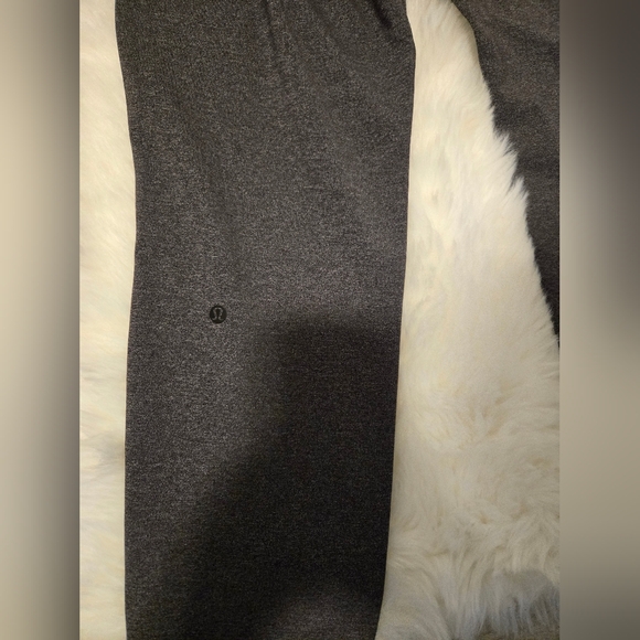Lululemon On The Fly Pant 7/8 - Picture 4 of 4